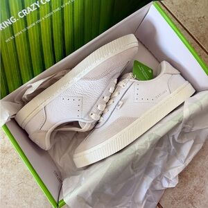 Cariuma Toca leather white sneakers